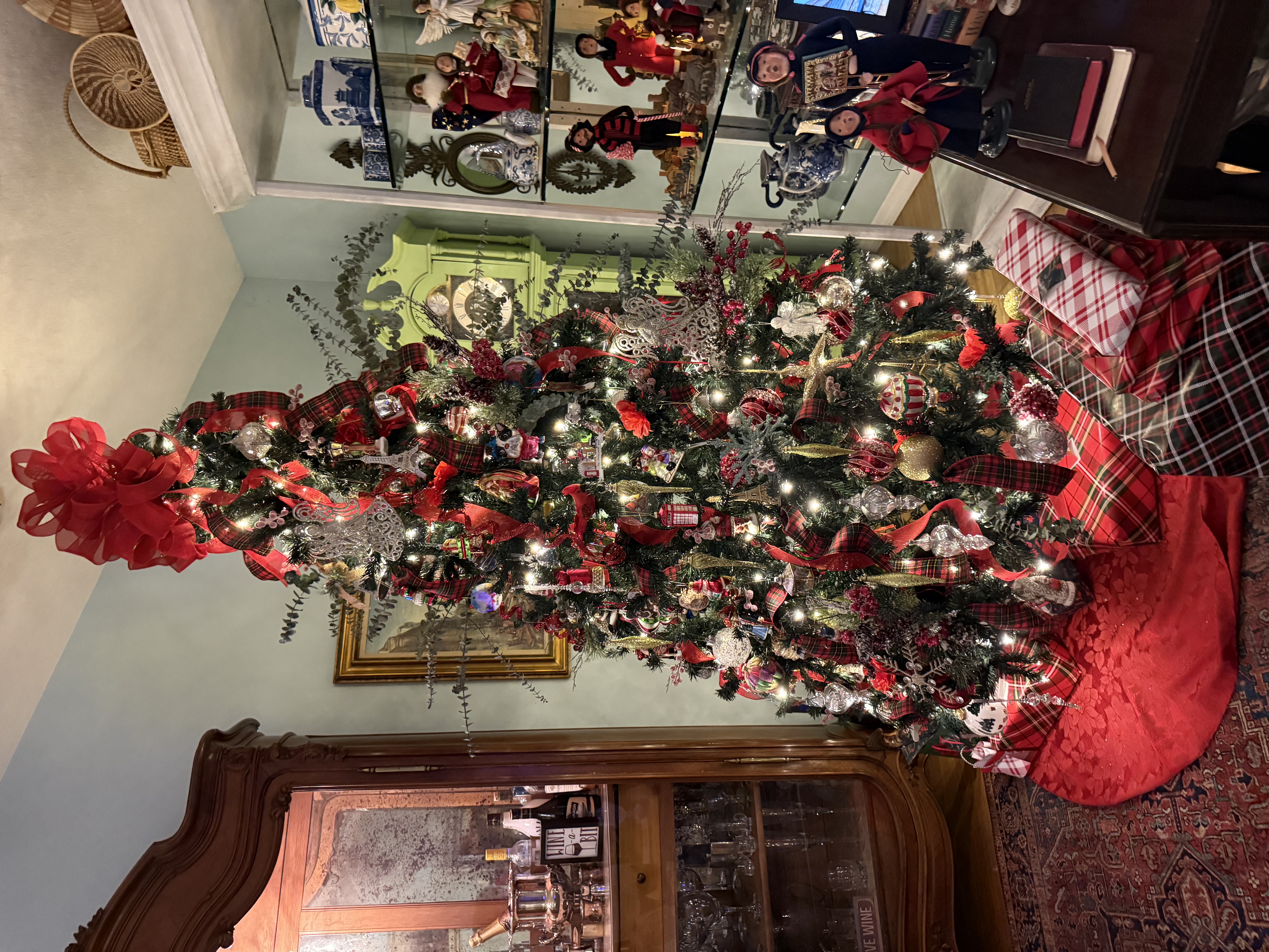 MADELINE CAN DECORATE YOUR HOME FOR THE HOLIDAYS — CREATING A WINTER WONDER LAND BY MADELINE